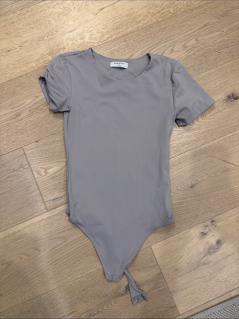 Aritzia Babaton Short Sleeve Bodysuit in Light Gray